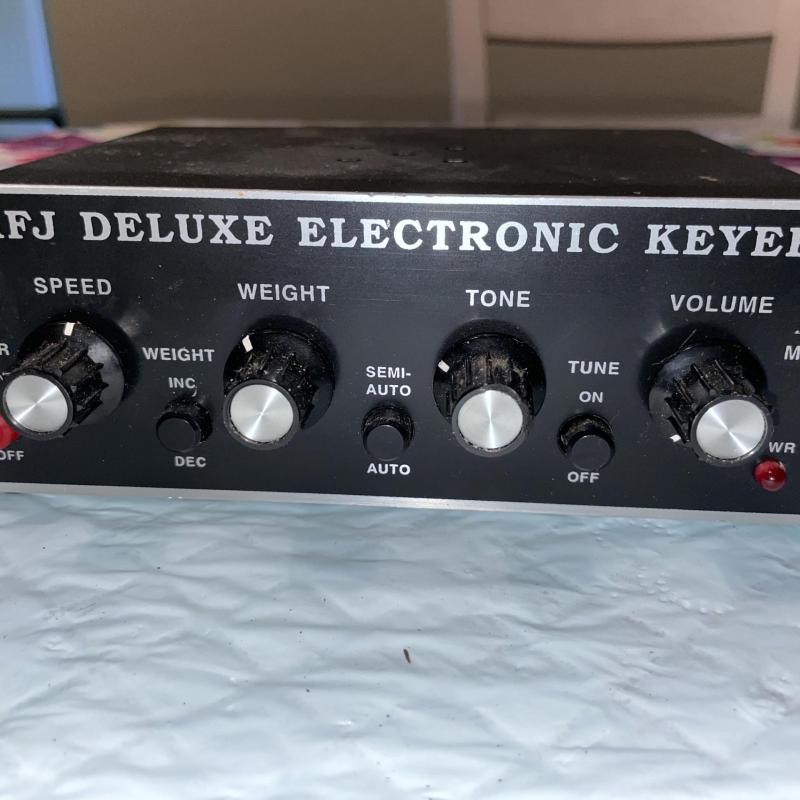 MFJ-407C Deluxe Electronic Keyer